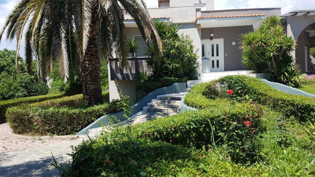 Villa House With Garden Néa Péramos Exterior foto