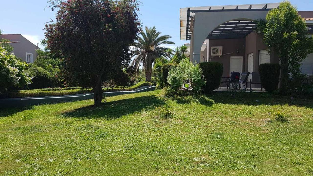 Villa House With Garden Néa Péramos Exterior foto