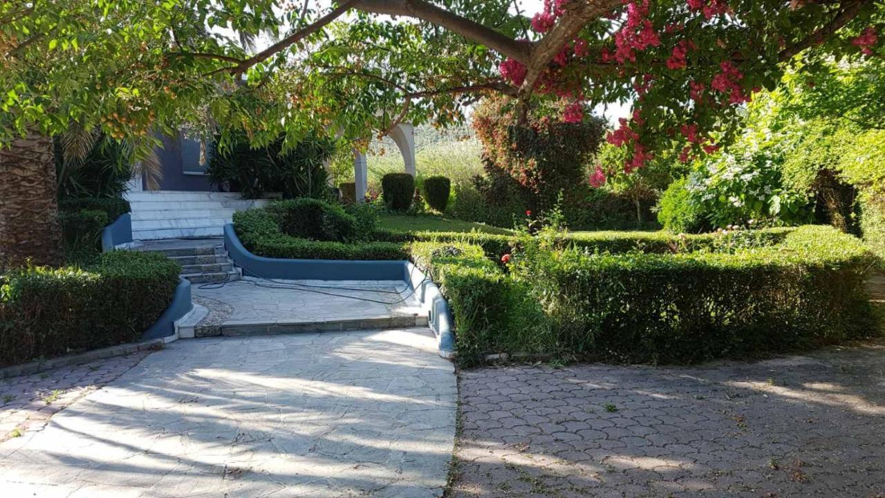 Villa House With Garden Néa Péramos Exterior foto