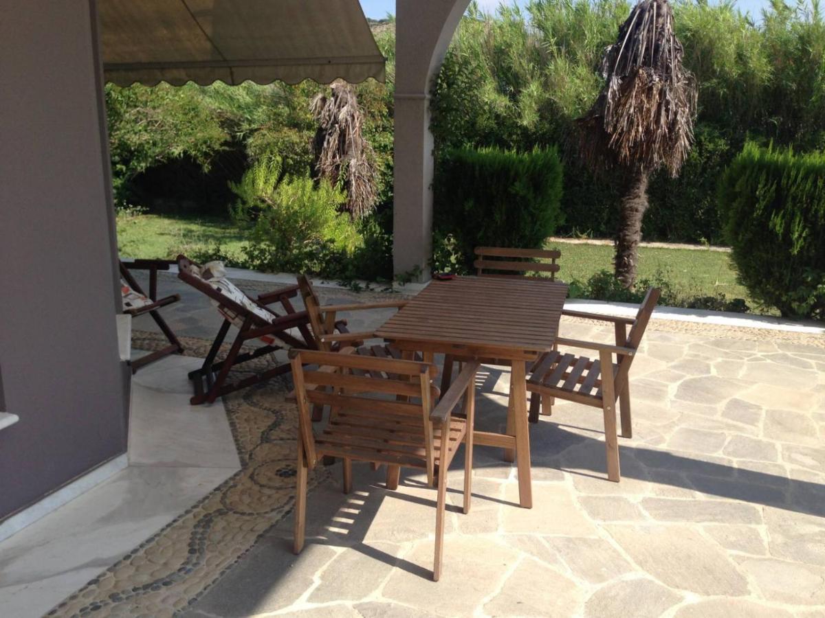Villa House With Garden Néa Péramos Exterior foto